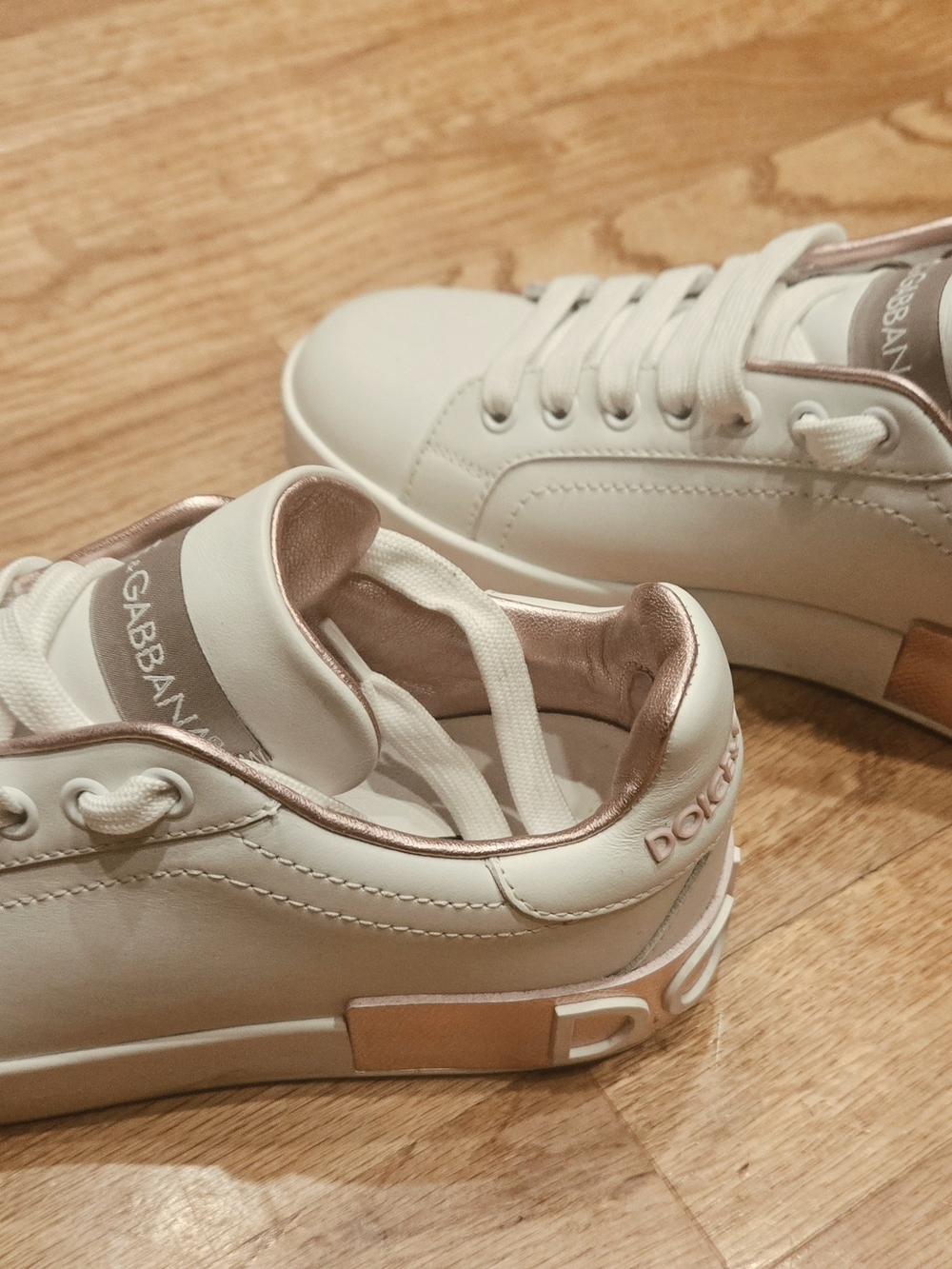 Authentic Dolce & Gabbana White Sneakers with Metallic Pink Accents - Picture 4 of 4